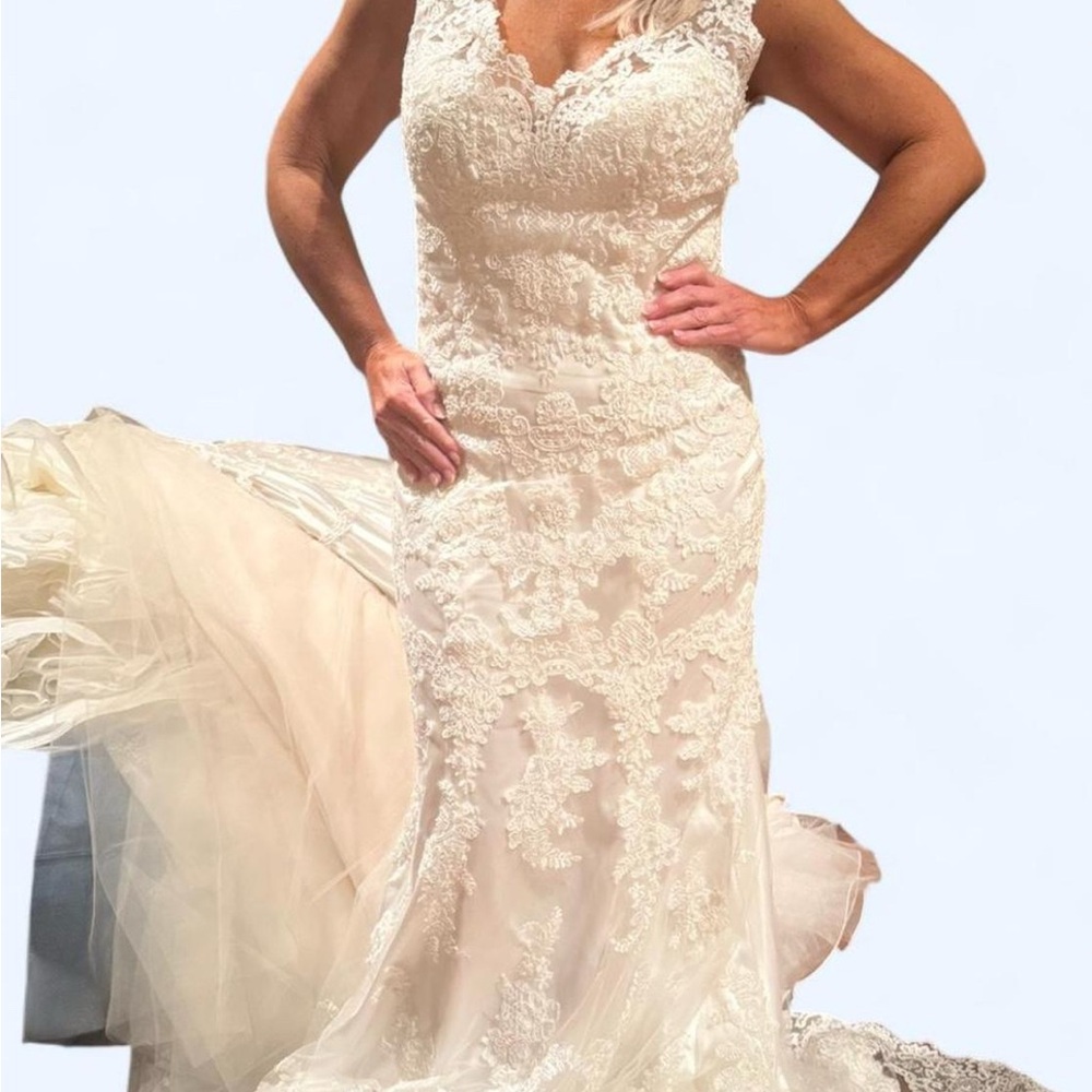 Maggie Sottero Cream Lace Wedding Dress